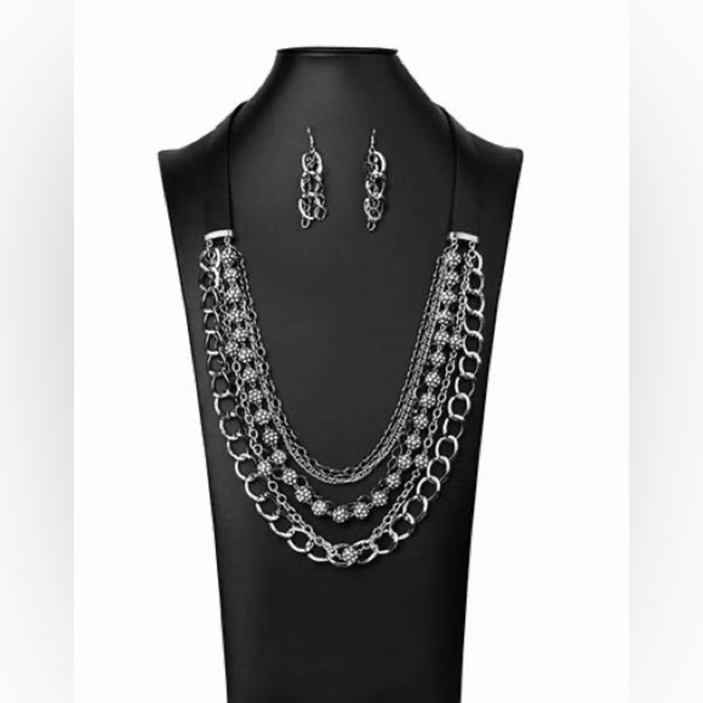 ❣️Silver and gunmetal chains “The Arlingto” 2020 Zi collection necklace❣️*